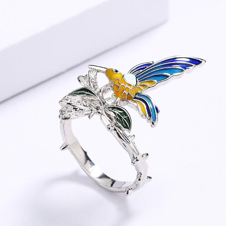 2026 Moda Creativa Pastorale Set Tre Pezzi Anello Collana Orecchini Colibrì Animale Pianta Resina Colorata Gioielli