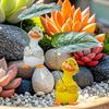 Resin Leaf Duck Figurine Handmade Garden Animal Statue Umbrella Holding Duck Statue  Indoor Outdoor
