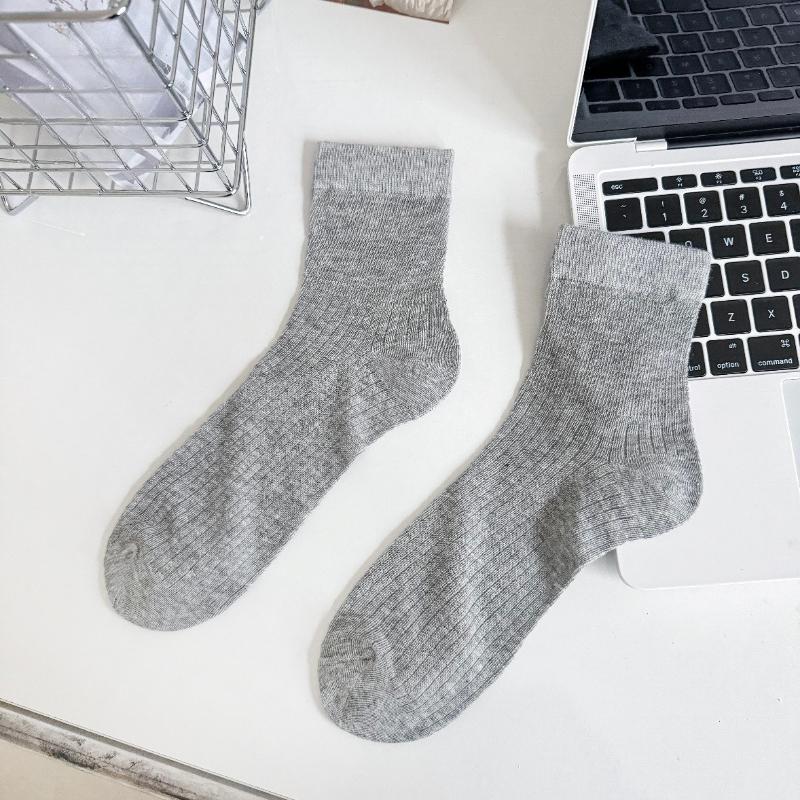 Spring and Summer Thin Solid-color Combed Cotton Boneless Women's Socks, Simple and Versatile, White Comfortable Pile-up Socks