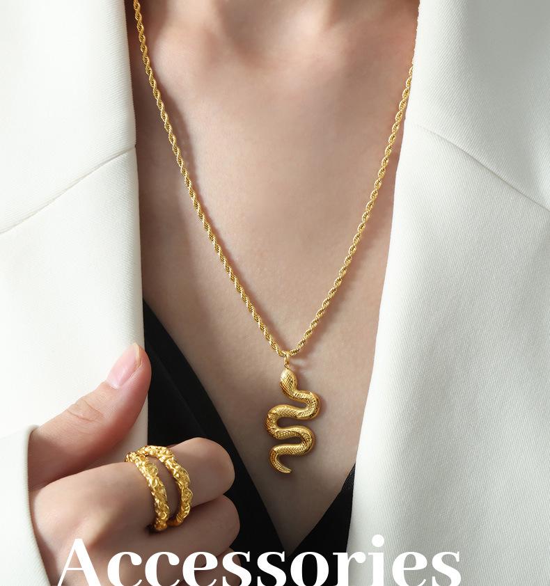 18K Gold Empress Dowager Snake Pendant Necklace, Titanium Steel Twisted Chain, Hip Hop Collarbone Jewelry.