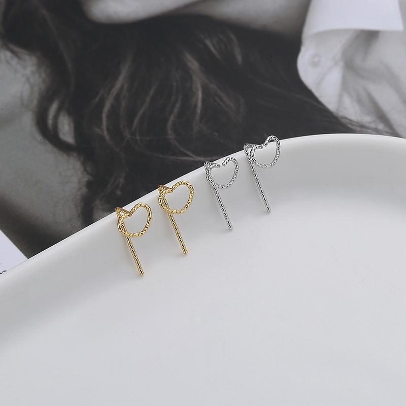 Small Fresh Hollow Love Stud Earrings Personalized Short Fashion Thread Design Heart Earrings