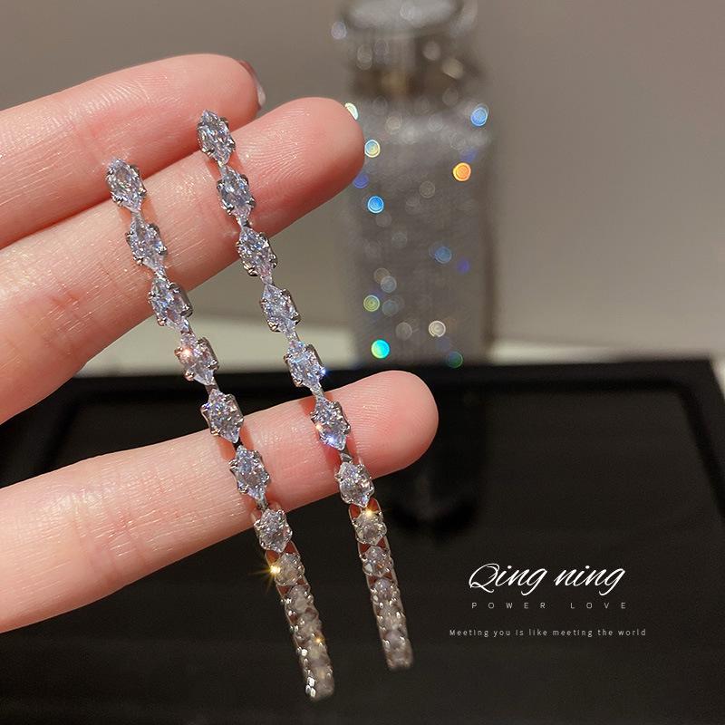 Silver Needle Cubic Zirconia Feather Dangle Earrings - Retro High-End Style, Niche Exaggerated Design for Women.