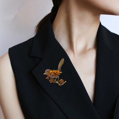 Bird Shape Brooch Sparkling Faux Crystals Magpies Lapel Pin Retro Noble Bird Scarf Brooch Wedding Jewelry Gift