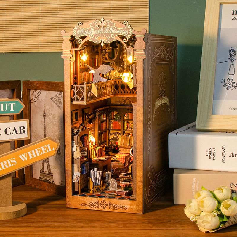DIY Book Nook Kit 3D Wooden Bookshelf Set Handmade Doll House Bookshelf Insert Retro Booknook Decor Dollhouse For Christmas Gift