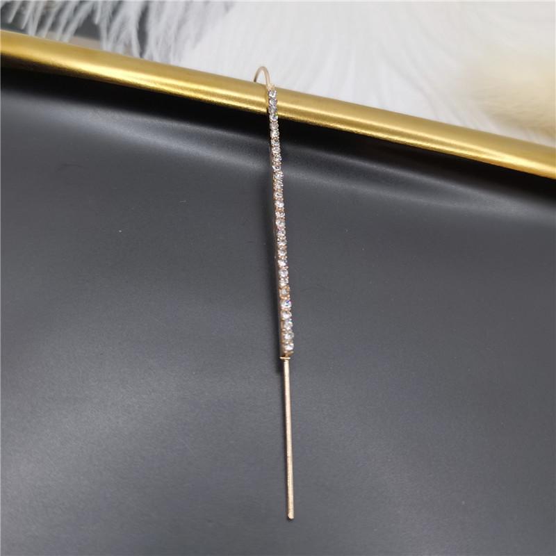 Modny Piercing Haczyk na Ucho z Cyrkonią z Klipsem na Małżowinę Uszną i Diagonalnym Designem Kości Ucha dla Kobiet