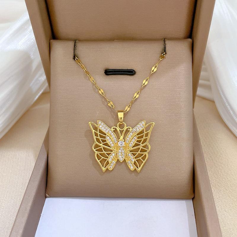 Female Threaded Sky Butterfly Clavicle Necklace
