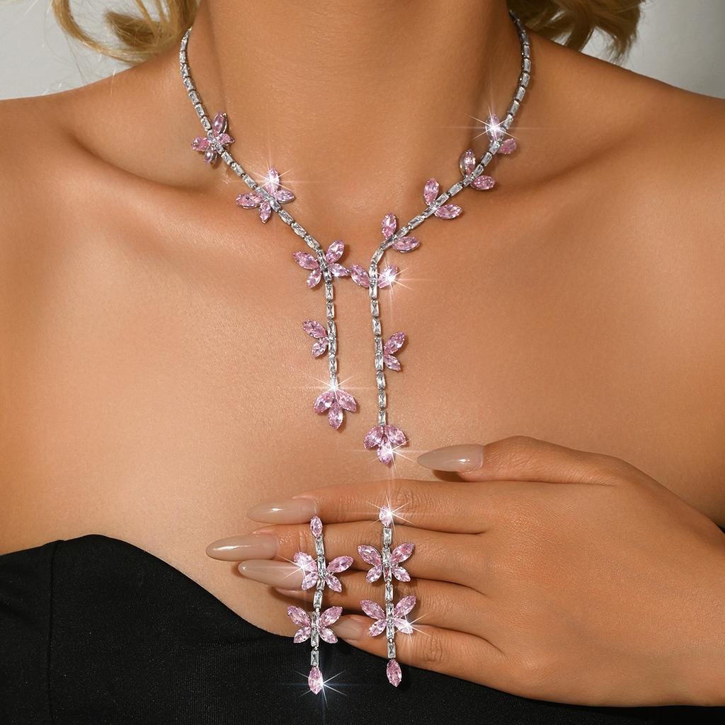 Set di orecchini e collana con frange a forma di farfalla in zircone di alta gamma francese, catena per clavicola dal temperamento di nicchia, gioielli di moda di lusso leggero