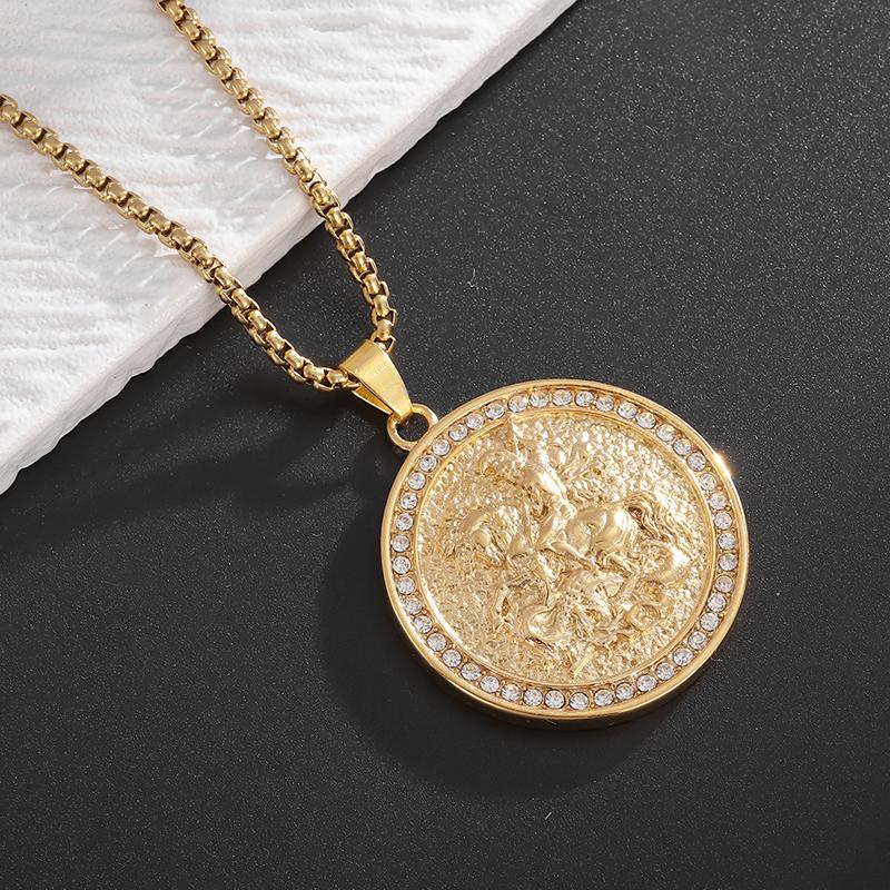 Classic Knight Pattern Engraved Zircon Inlaid Medal Pendant Necklace Fashion Rock Hip Hop Party Jewelry for Men