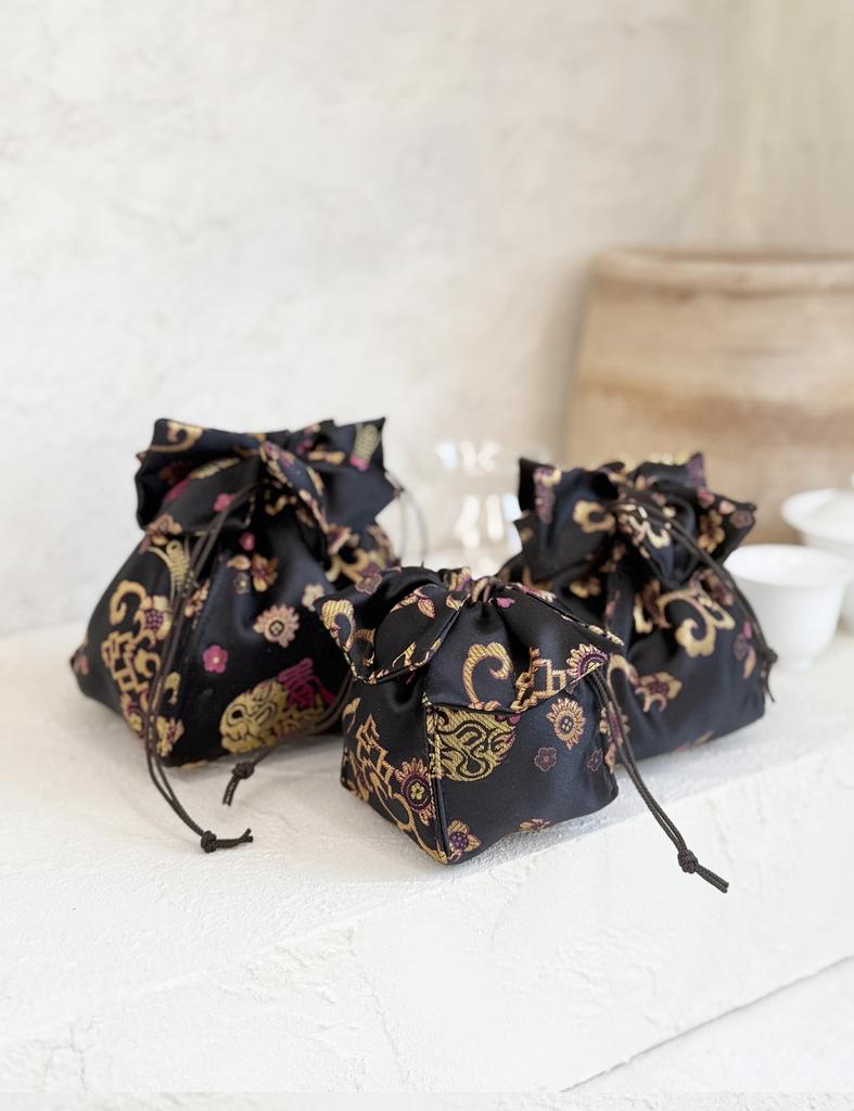 Besty Clover Pouch-Hanbok (Clover Pouch-Timeless)