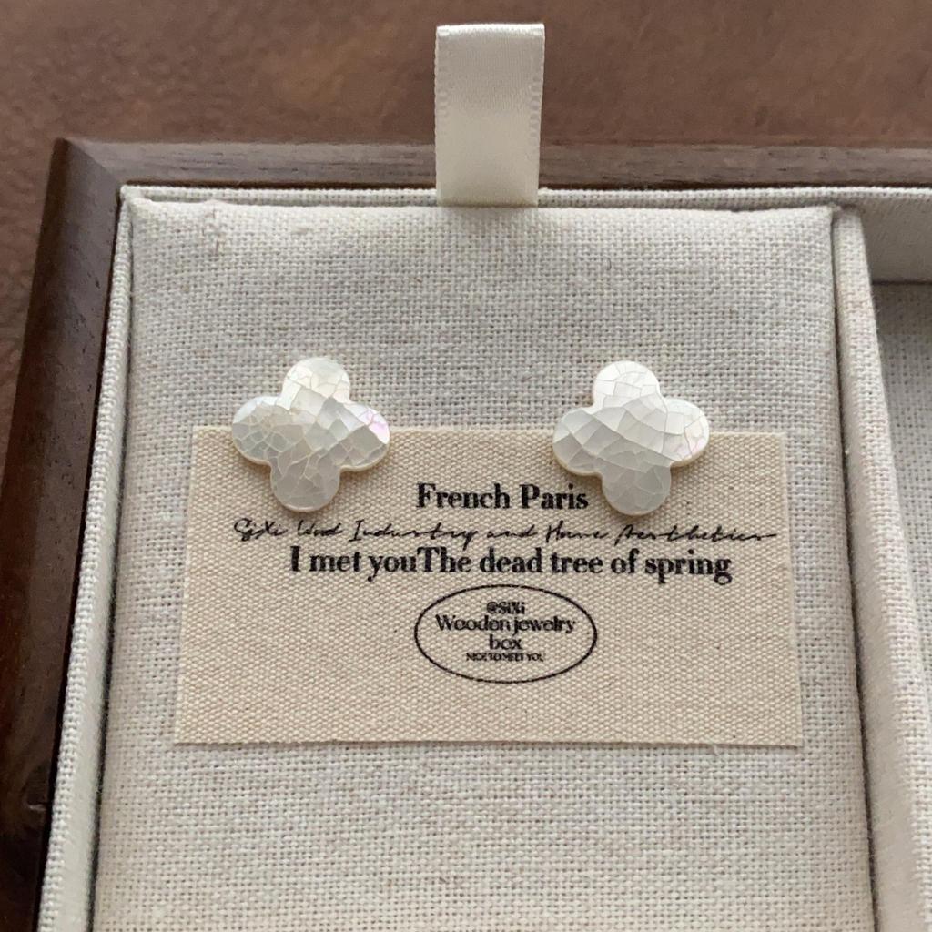 "Vintage Creamy Yellow Starfish Ear Clips: Elegant and Cute, Piercing-Free Sea Star Earrings"