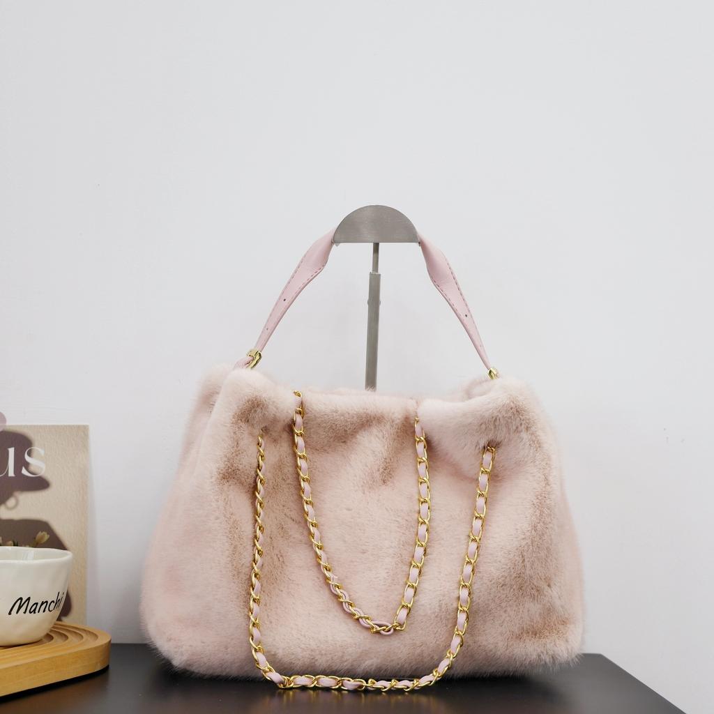 Elegant Faux Fur Shoulder Bags for Women Large Capacity Ladies Soft Plush Chain Handbags Fluffy Solid Color Underarm Bags Winter