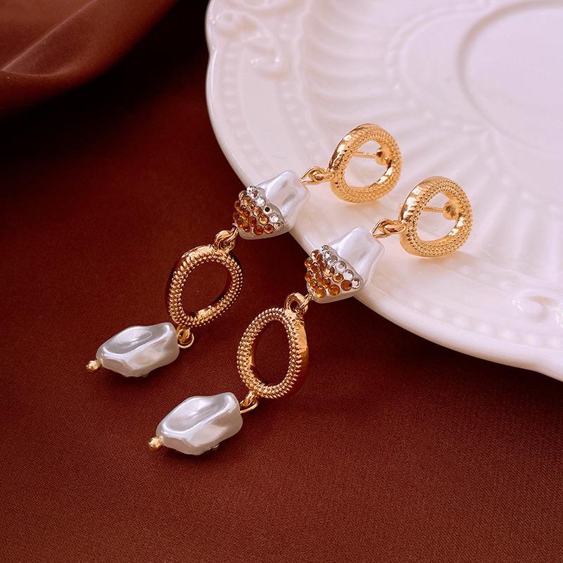 Echtgold-galvanisierte Silbernadel Zirkon Liebesohrringe Leichter Luxus High-End Ohrstecker Nischenohrringe Damen