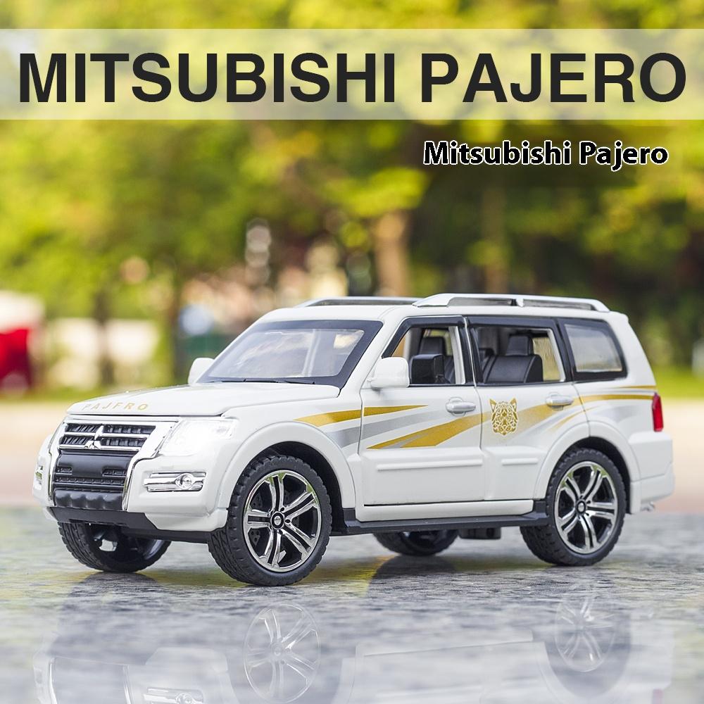 Simulation 1/32 Mitsubishi Pajero Automobile Model Alloy Die Cast Body Strong and Durable Children's Toy Car Model with Sound and Light
