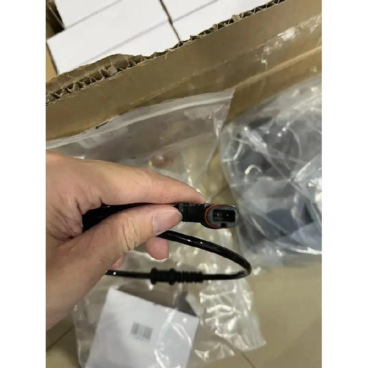 New Front Right And Left ABS Speed Sensor For Mercedes-Benz-- R172 SLK SLC 1729056101 A1729056101