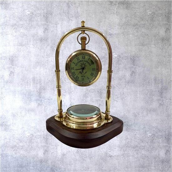 Schreibtischuhr aus Messing mit Kompass auf Holzsockel Nautisch Maritim Bürodeko Steampunk Entdecker Tischornament Tischuhr