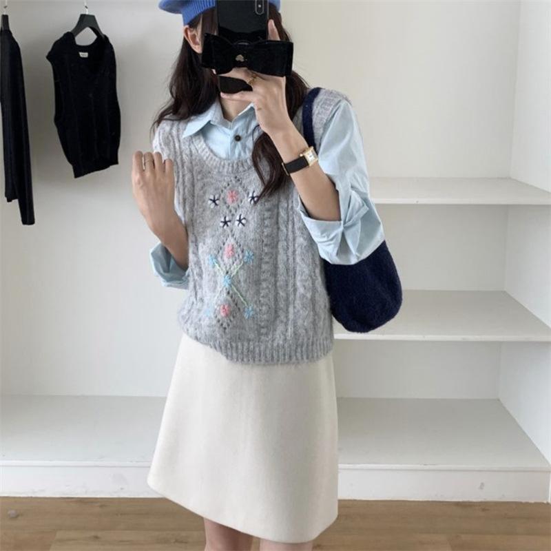 Spring and Autumn Korean Version Women's Loose Sweater Vest Round Neck Sleeveless Knitted Vest Women's Vest