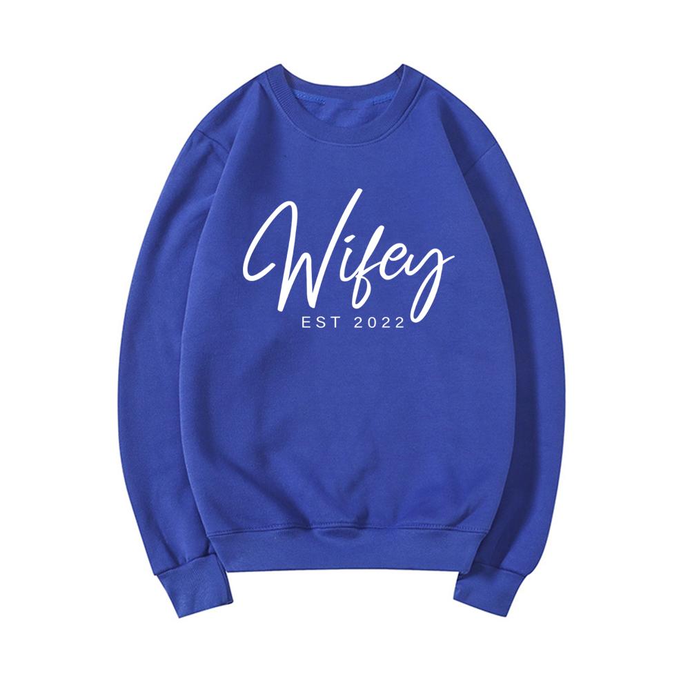 Customized Wifey Est 2022 Sweatshirt Engasjement Sweatshirt Brudedusjgave Personlig brudegave New Wife Hettegensere Pullover