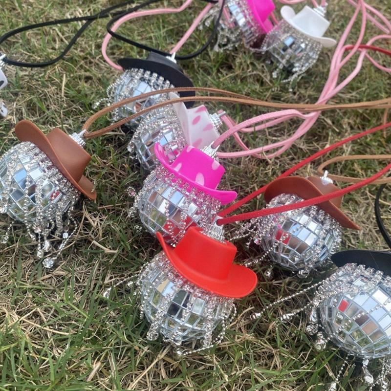 Palla da Discoteca con Nappe di Cristallo Ciondolo per Auto Cappello da Cowboy Ornamento Specchietto Retrovisore per Auto Accessori Auto per Donne Uomini