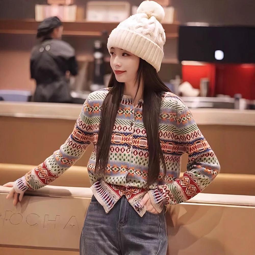 

Women s Retro Colorblock Jacquard Knit Cardigan - Long Sleeve, Unique Loose Stylish Sweater for Early Spring 2025 Extra Large зелений