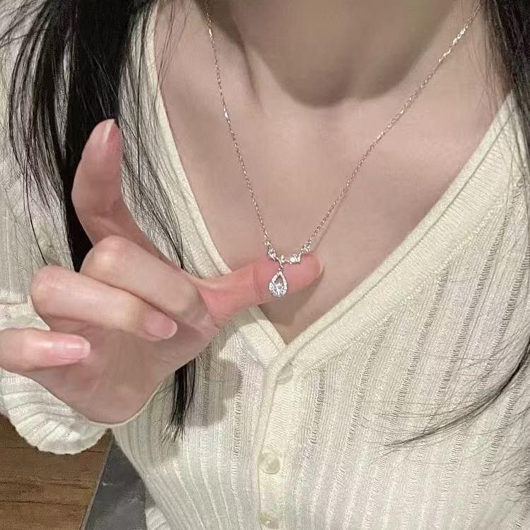 Mermaid's Tears Water Drop Necklace: Gold-Plated, Rhinestone-Inlaid Clavicle Chain for Women