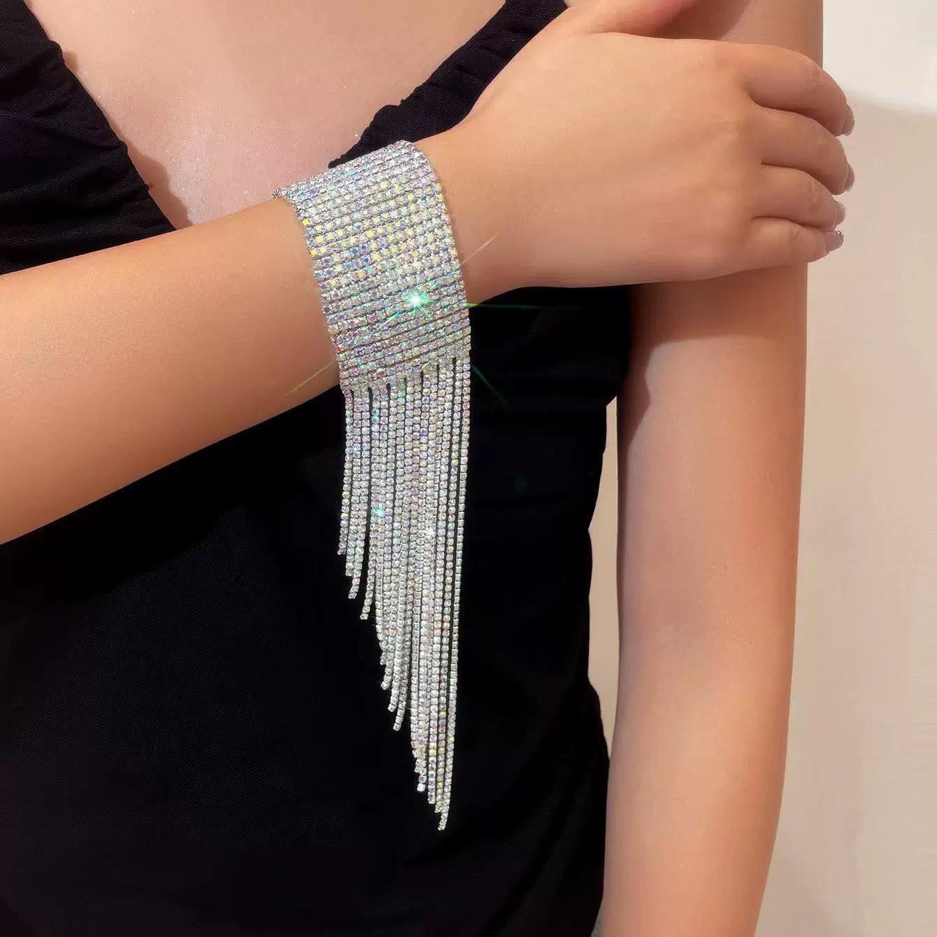 

DINGKA Сверкающий широкий браслет с кисточкой из стразов: Универсальный бриллиантовый браслет для женщин, модное украшение для рук.