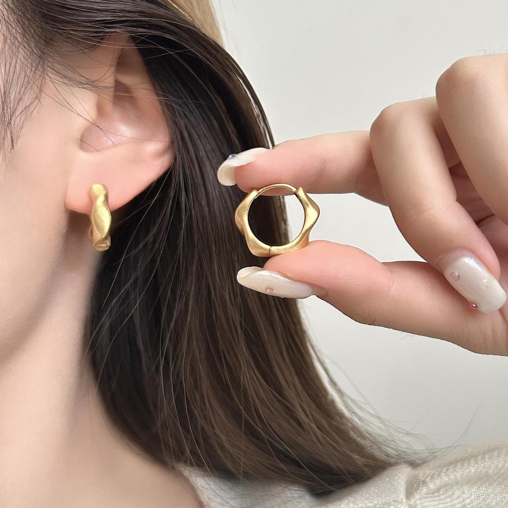 Chic Irregular Metal Hoop Earrings: Stylish, Versatile, and Cool Ear Accessories