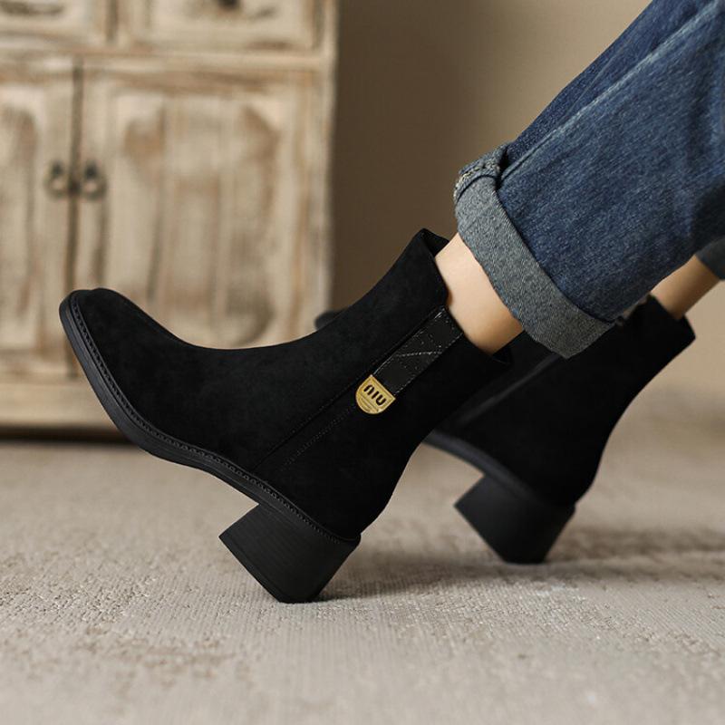New Autumn and Winter Martin Boots Women's Thick-soled Large-size Leather Boots Square Heel Comfortable Square Heel Medium Boots Korean Version Black