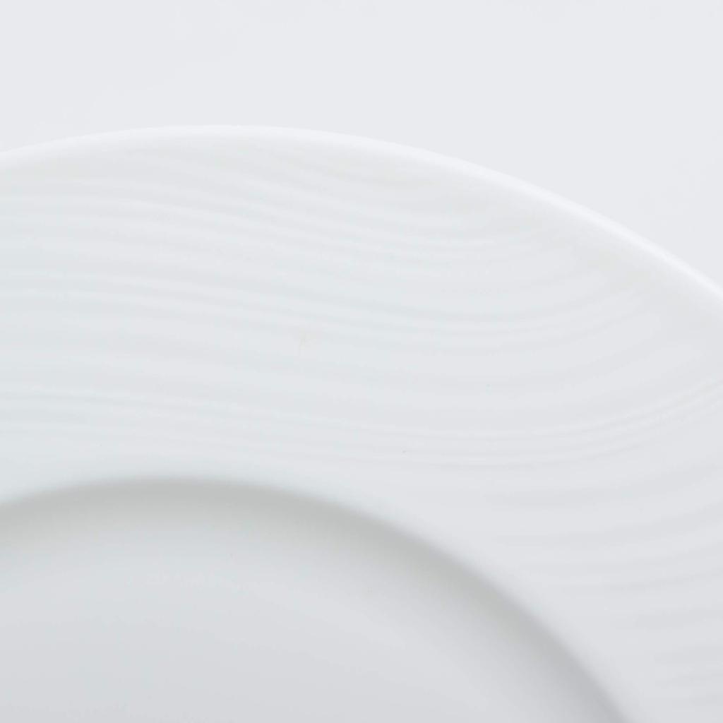 NARUMI Aria Plate, 23cm, White, Simple and Cute Relief Rim, Meat, Flat Plate, Microwaveable and Dishwasher Safe, 50763-5334