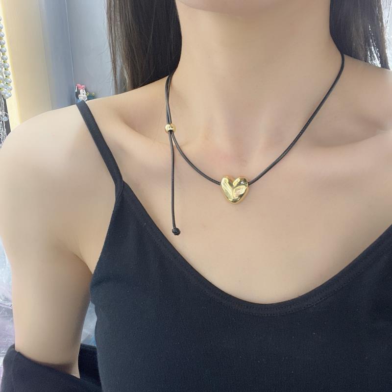 

Корейское винтажное металлическое ожерелье-чокер с кожаным сердцем для женщин - Универсальная, трендовая цепочка золотой