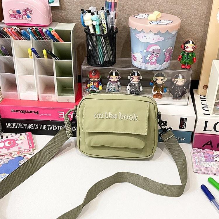 

2024 New Stylish Crossbody Bag For Students Modern Nylon Casual Design In White Khaki Black And Light Green світло-зелений колір