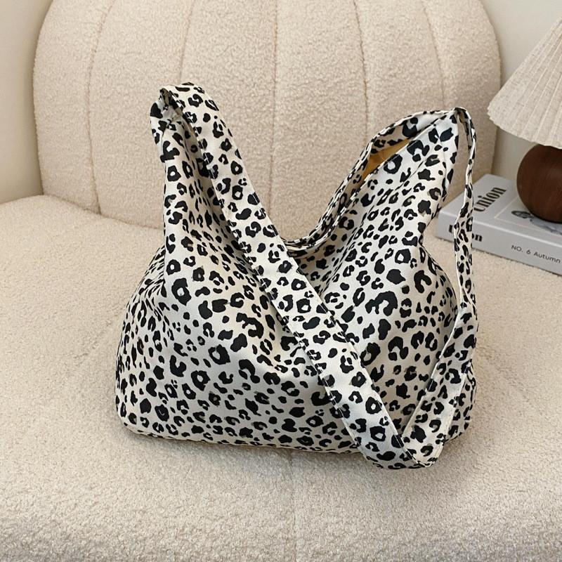 Chic Canvas Tote Bag For Women With Beautiful Aesthetic And Spacious Design