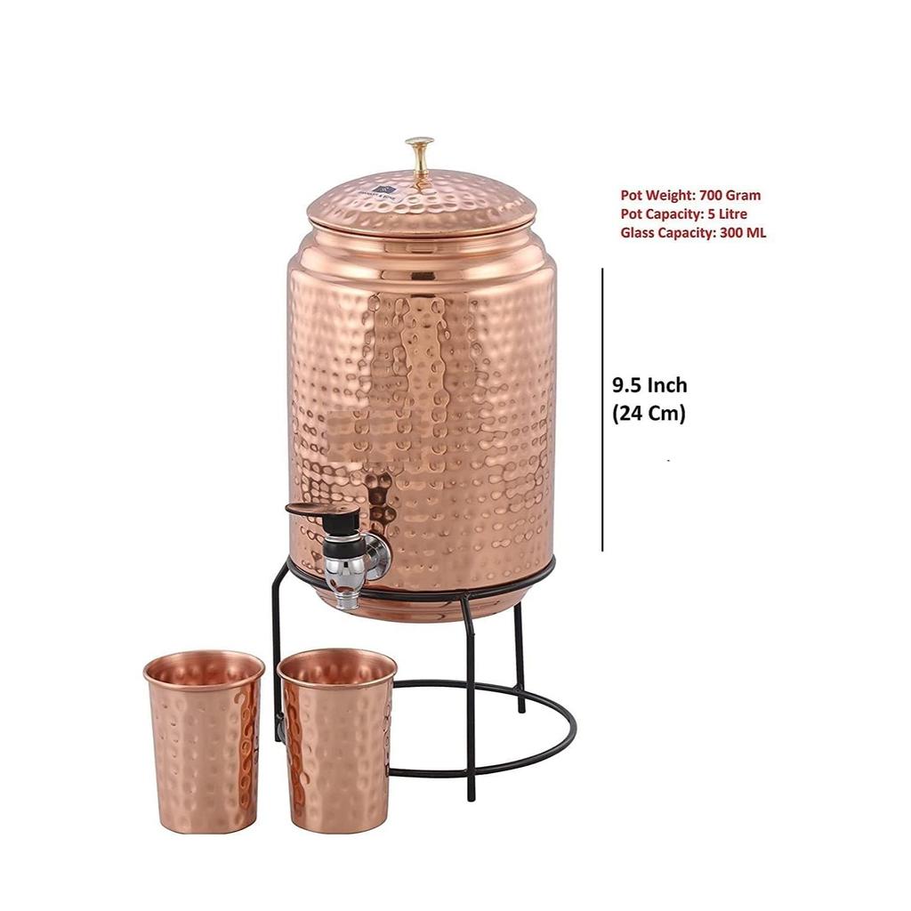 5litrový měděný dávkovač vody se stojánkem a 2 sklenicemi Bez BPA, netoxická vrážená textura, nerezavějící a odolná s přidanými zdravotními přínosy mědi