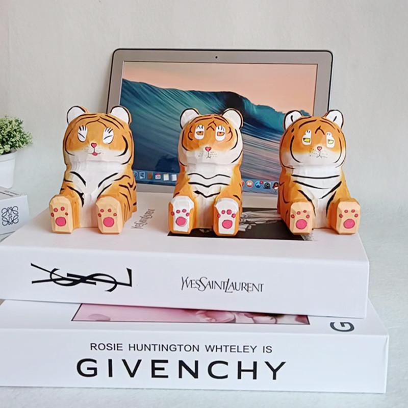 Wooden Handcrafted Tiger Phone Stand With Carving For Home Office And Gift Giving