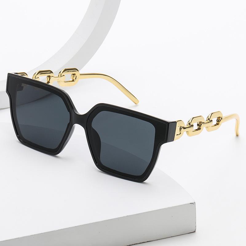 Trendy 2022 Square Chain Sunglasses: Celebrity-Inspired Casual Vacation Style