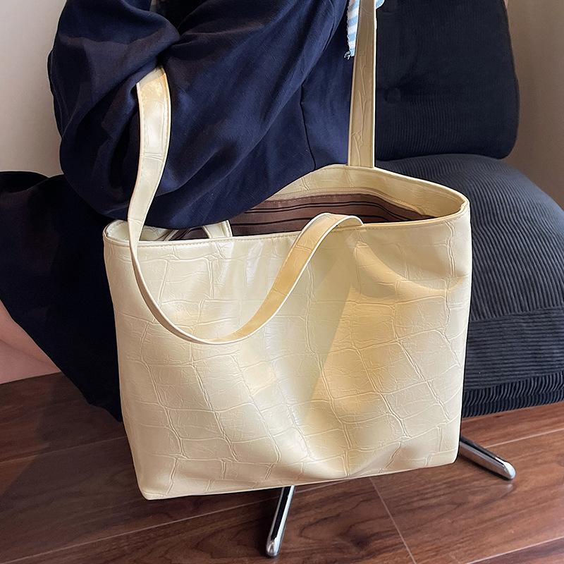 Korean Version of Fashion Simple Shoulder Bucket Bag Women's 2025 Summer New Large-capacity Stone Pattern Commuter Handbag