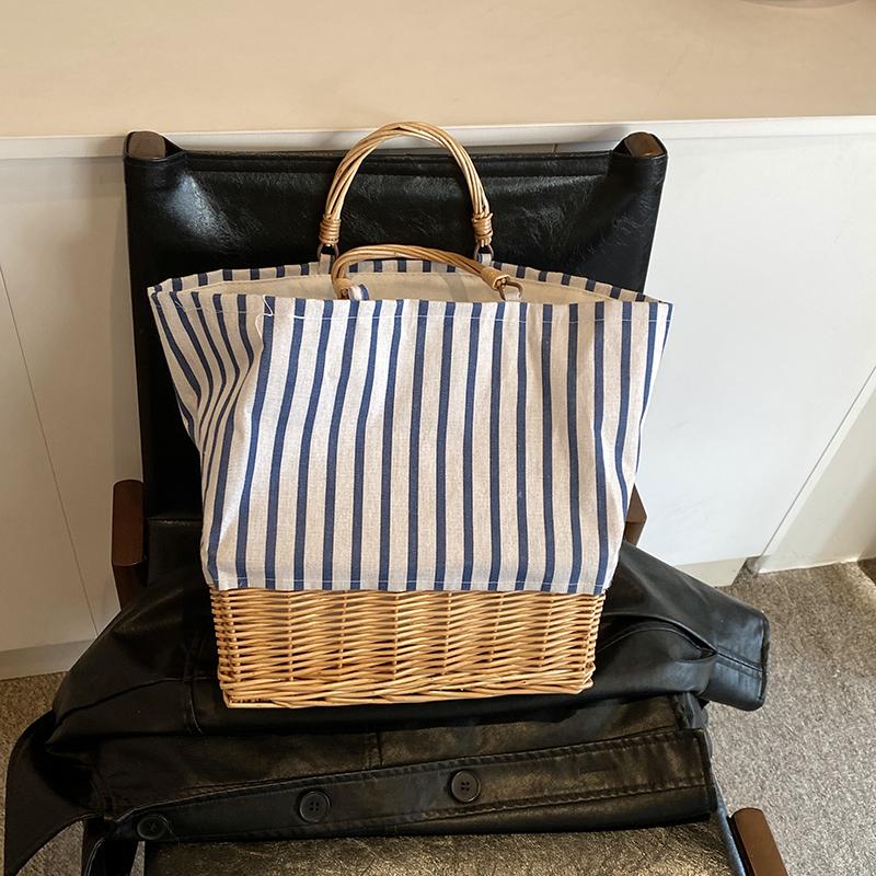 Klassische und modische Strohwebtaschen, Handtaschen, Einkaufstaschen, Einkaufskörbe, Nischendesigns, geeignet für alle Frauen zur Verwendung