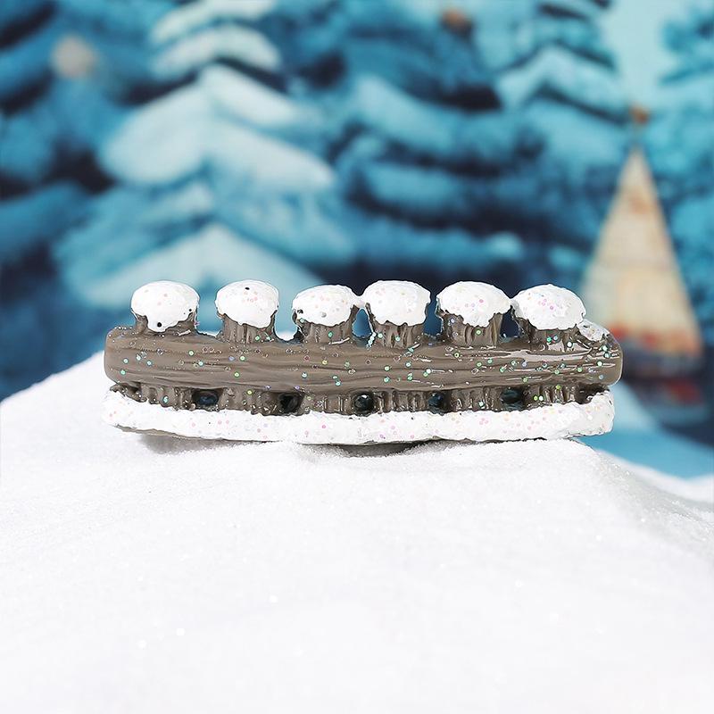 Creative Christmas Ornament Gift Bag with Reindeer, Snowman & Santa Claus Decorations for Micro Landscape Scenes