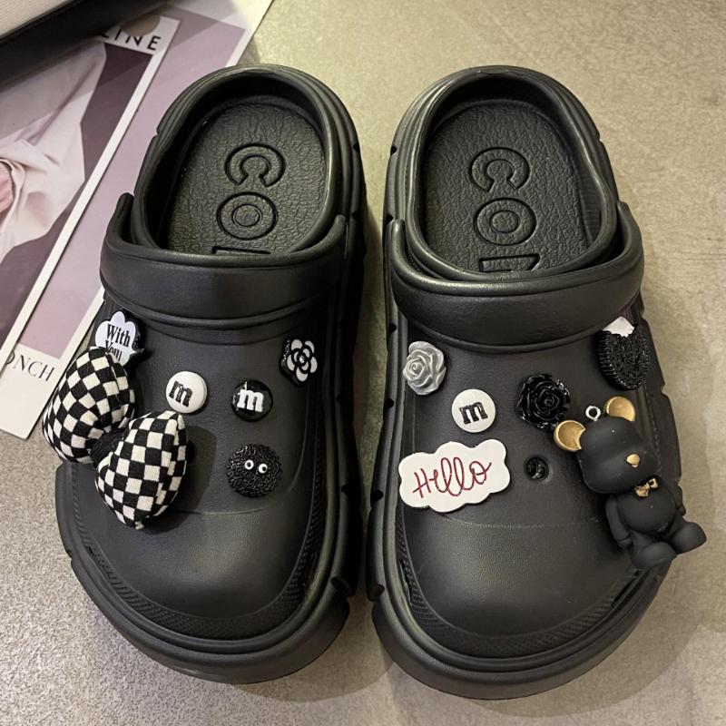Fashion Charms Sandals 2025 New Clog Shoes Outdoor Women Slippers Thick Sole High Quality Summer Sandals For Girls