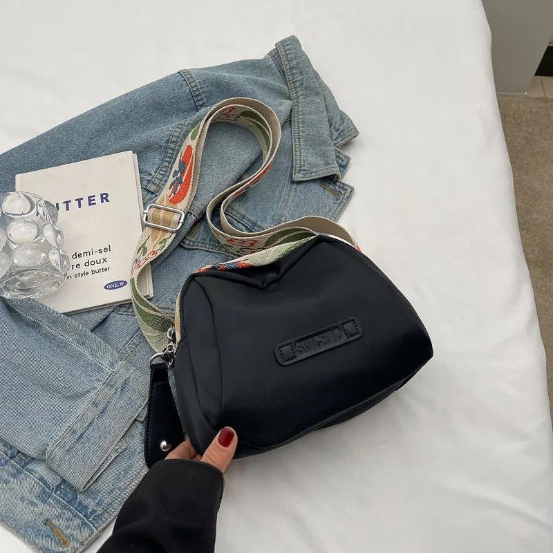 Fashion Crossbody Bags For Women Oxford Cloth Pillow Shell Shoulder Bag Large Capacity Travelling Casual Street Small Fabric Bag