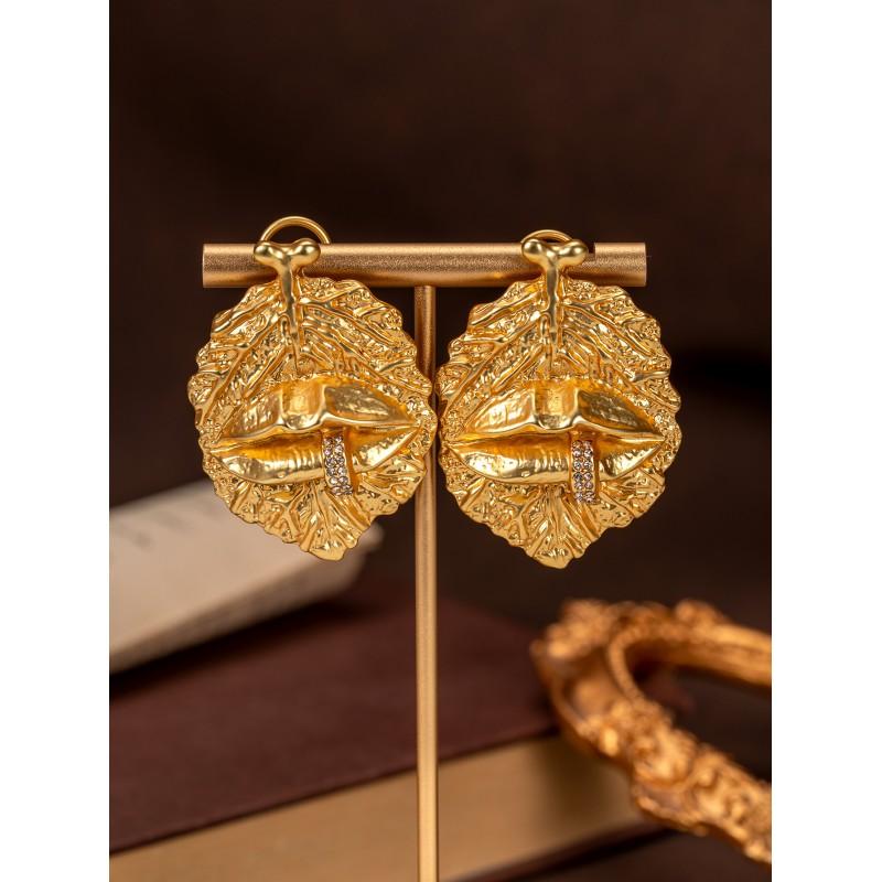 Vintage Grain Leaf Lip Earrings With Elegant Temperament High-end Light Luxury Medieval Relief Texture