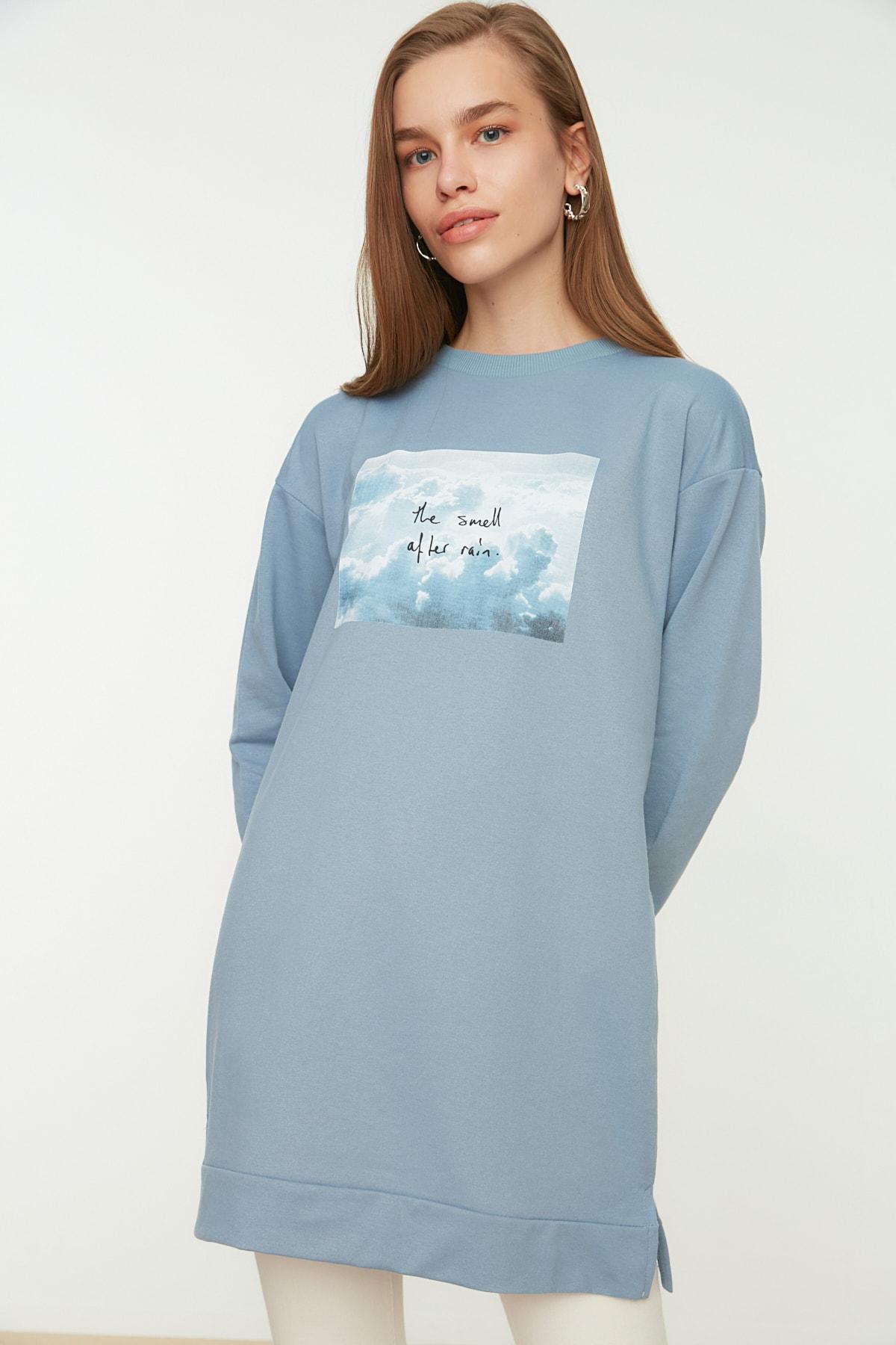 

Синяя вязаная толстовка с круглым вырезом и принтом TCTSS22TW0019