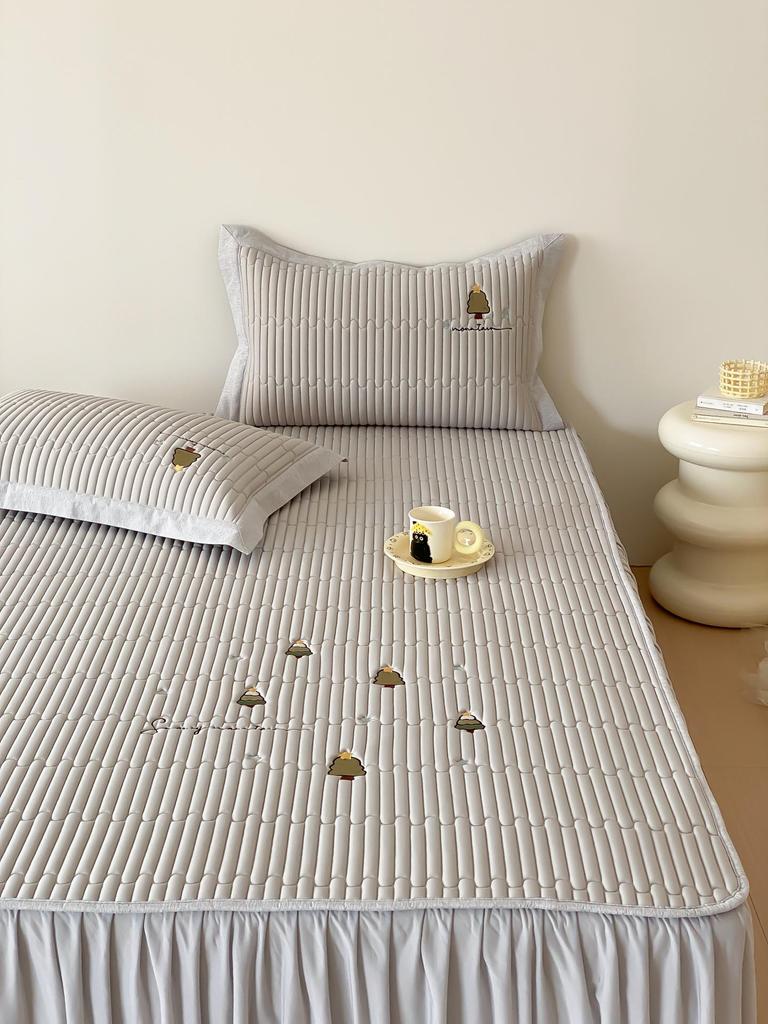 Class A Summer Cooling Cartoon Ice Silk Quilted 3-Piece Mat Set with Fitted Sheet