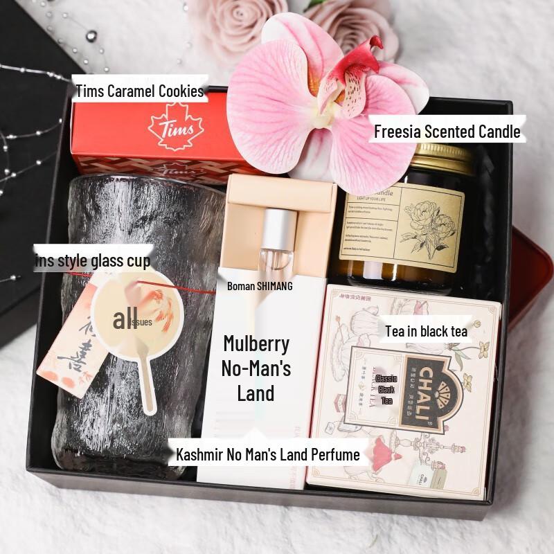 Elegant Women s Day Essentials Gift Set