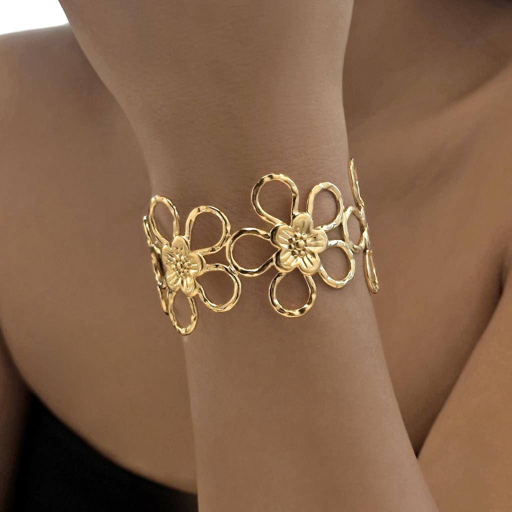 Stainless Steel Metal Shell Starfish Bracelet for Women Vintage Exaggerated Flower Wide Cuff Bangle Girls Beach Party Jewelry