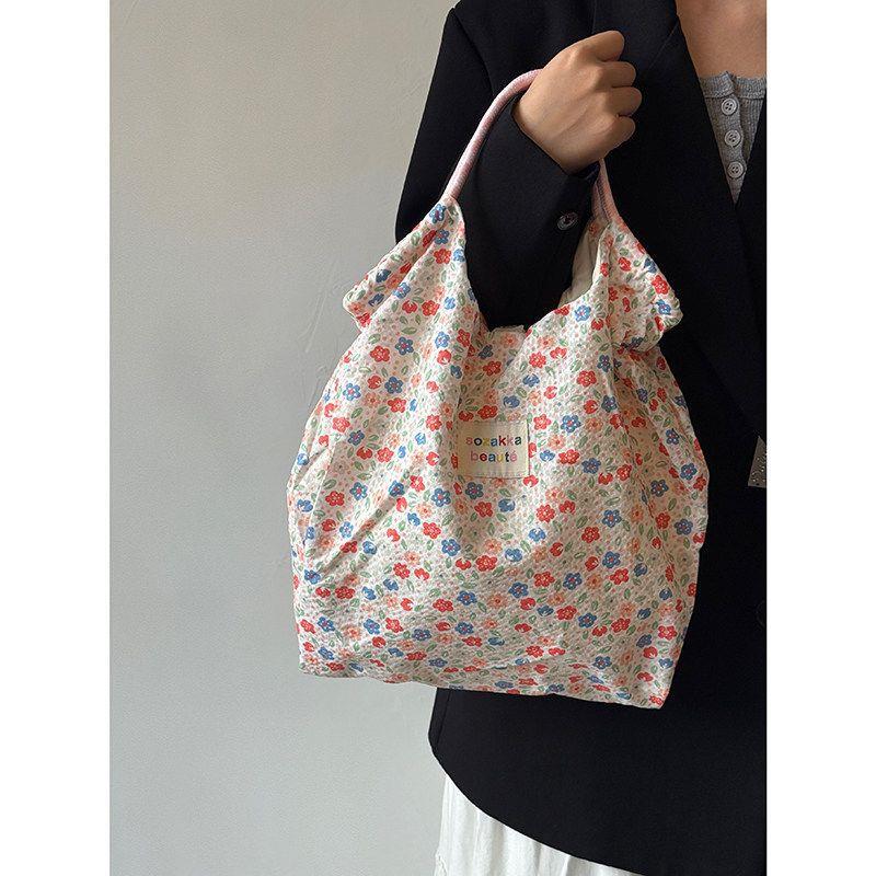 Large-capacity Portable Handbag with A Casual Beach Style Slim Tote Bag