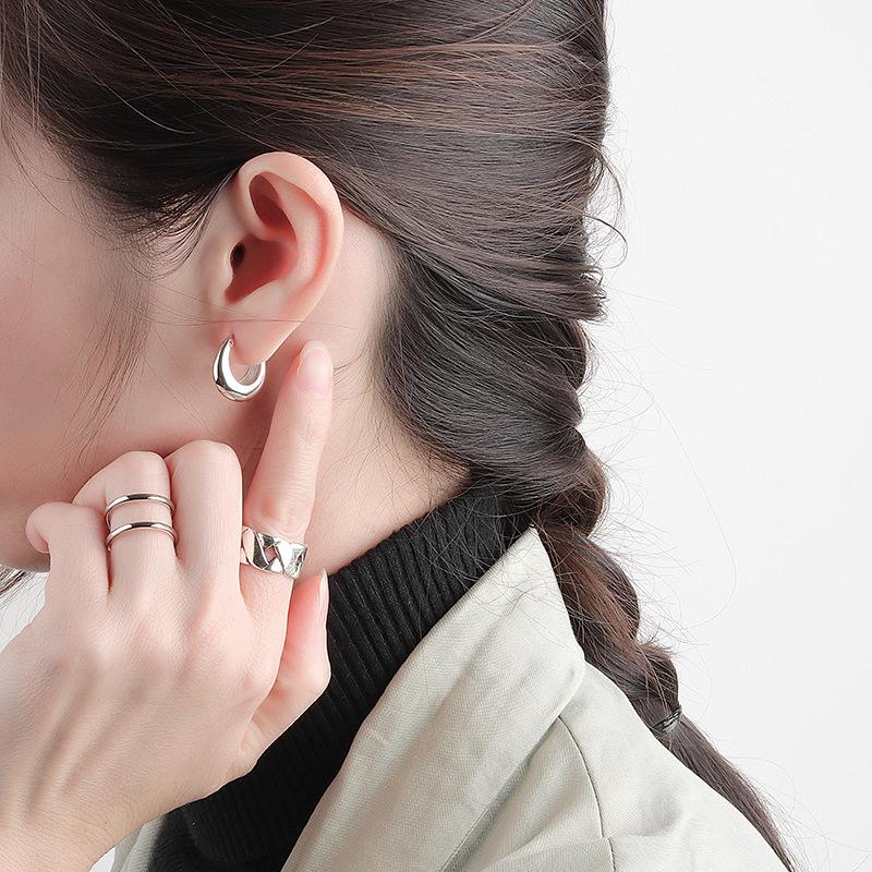 Minimalist Geometric Circle Earrings For Women Niche Design Simple Hoops Versatile Student Jewelry Elegant Daily Wear