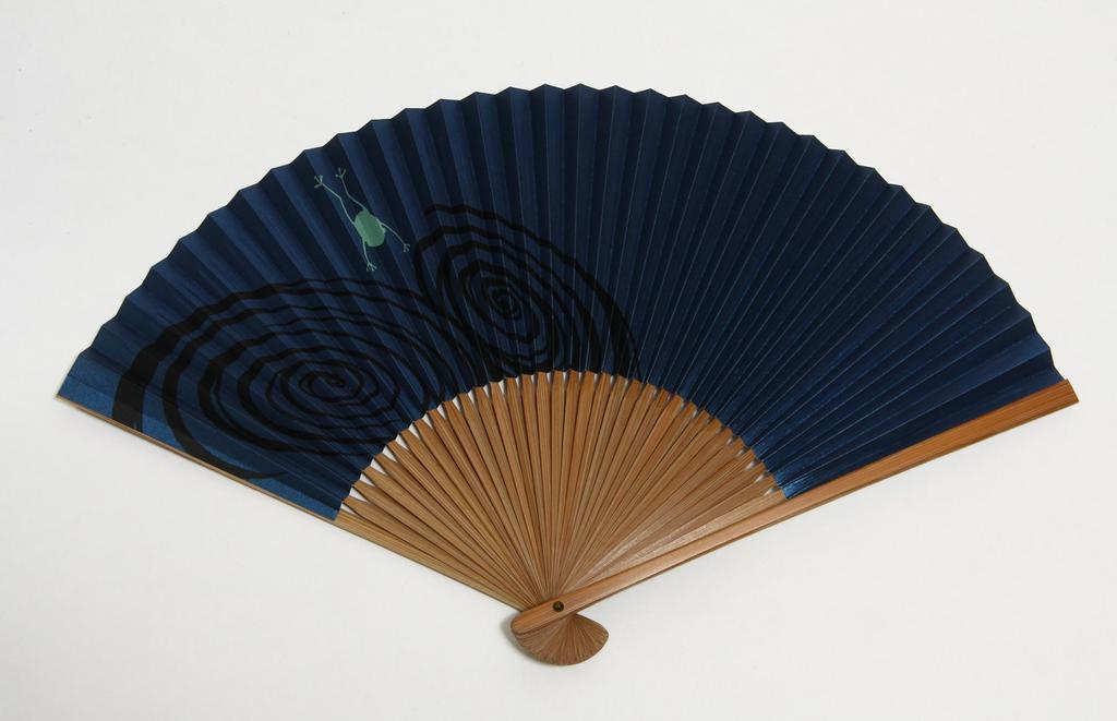 Hasegawa Men's Frog Fan, Blue, with Bag and Presentation Box