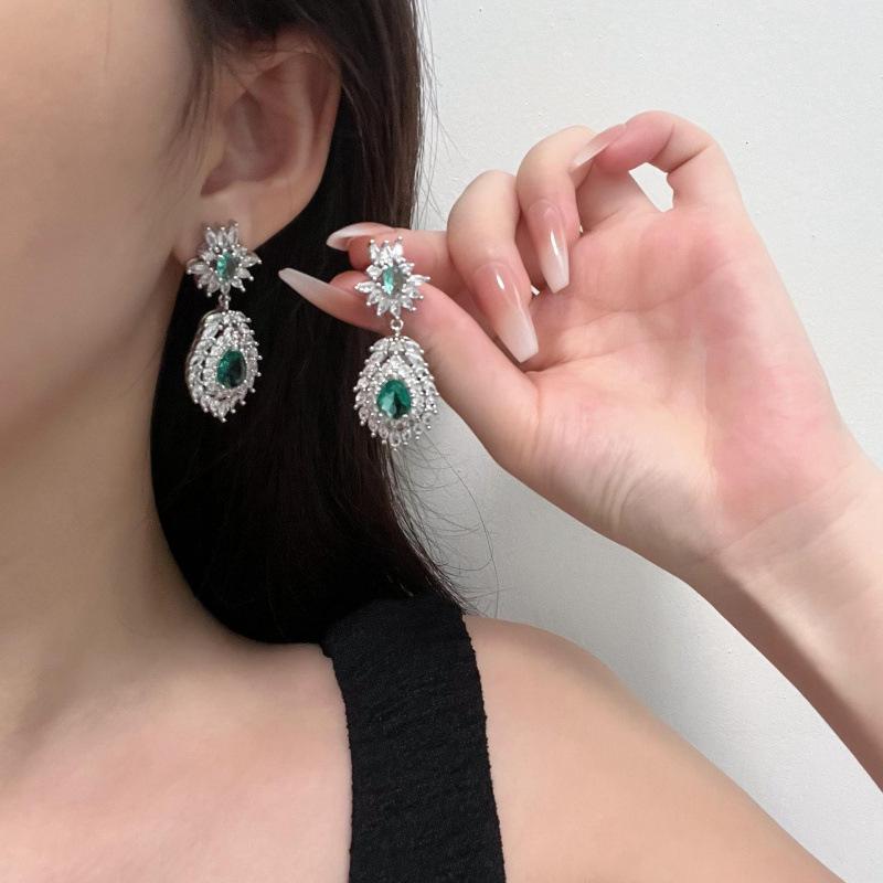 Emerald Water Drop Dangle Earrings - Retro Luxury Design for Girls