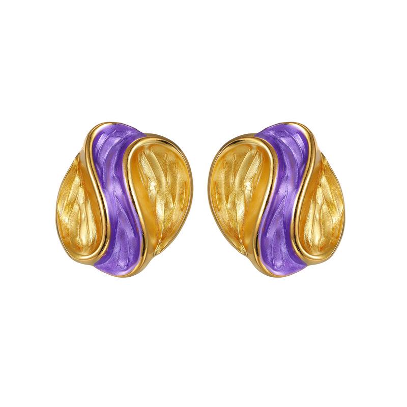 Ins Stainless Steel Irregular Pleated Contrast Color Stud Earrings for Women - Niche Design, Simple Commuting Accessory for Autumn and Winter.