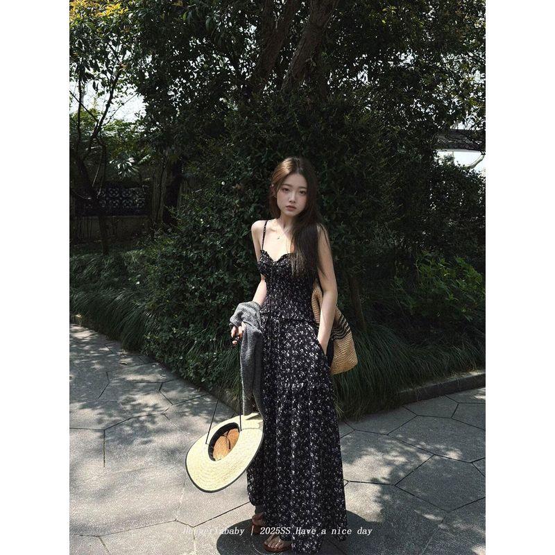 

Hungerlababy/26Ss Black Elegant Floral Suspender Dress with Waist-Cinching Slimming Effect, Long Dress for Seaside Vacation Black S
